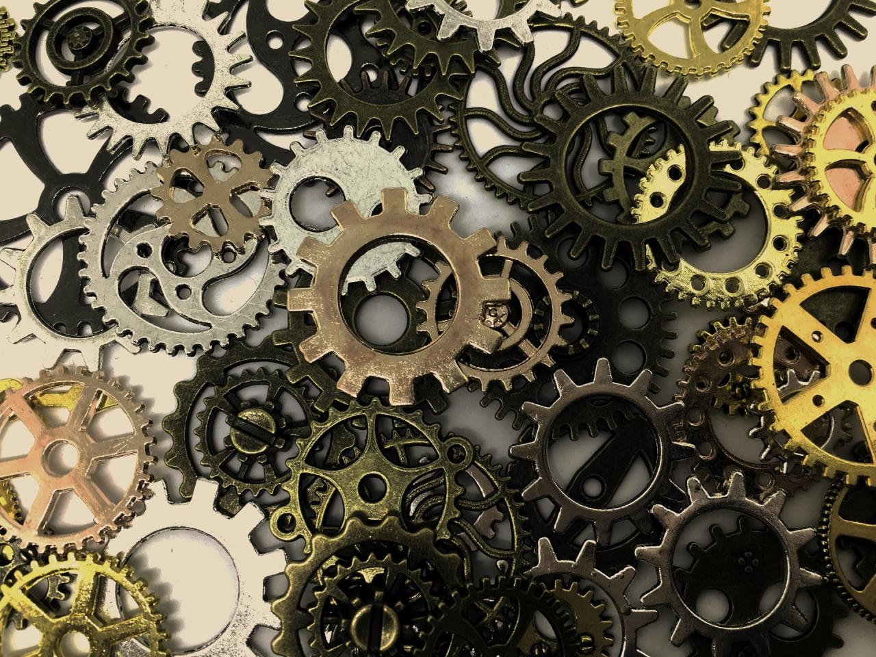 A pile of gears that are black, silver, and gold