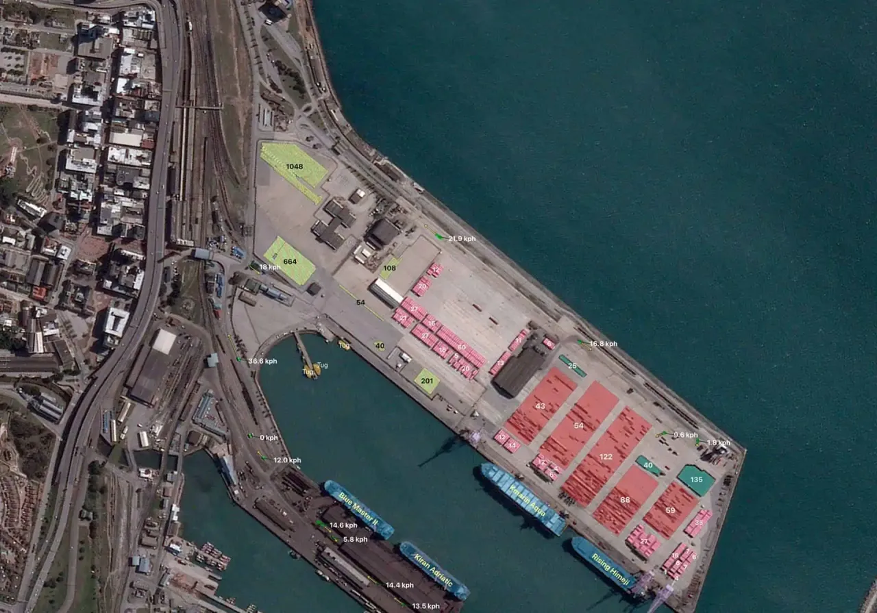 A picture of Port Elizabeth including card containers and surrounding ships